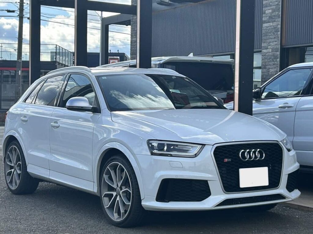 アウディ RSQ3買取車両