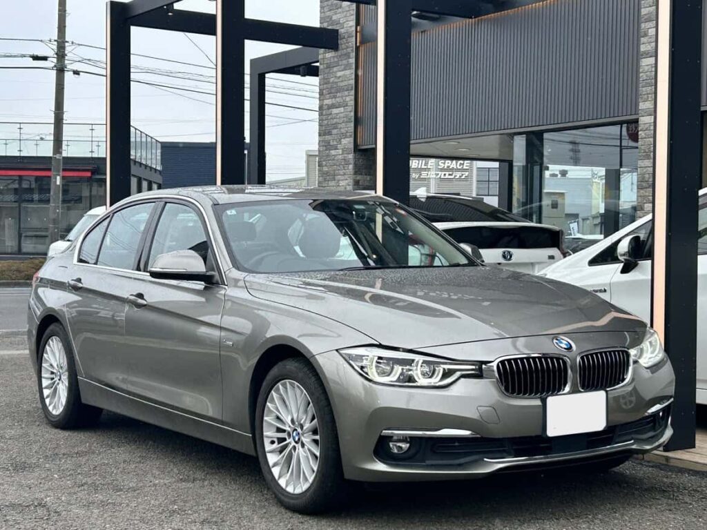 BMW 320i ラグジュアリー買取車両